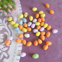 2837 Мини цветни великденски яйца за декорация, 50 броя в пакет, снимка 1 - Декорация за дома - 36464140