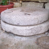 Мелница-ръчна каменна /Ромел/  продавам, снимка 2 - Други стоки за дома - 31950325
