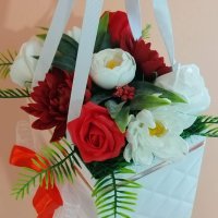 🎀НОВО🎀Бяла чанта със сапунени цветя в бяло и червено за вашите специални поводи🌹🎀🌹, снимка 5 - Подаръци за жени - 42846198