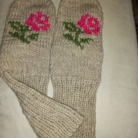 Ръчно плетени дамски чорапи 49% вълна, снимка 2 - Дамски чорапи - 35603674
