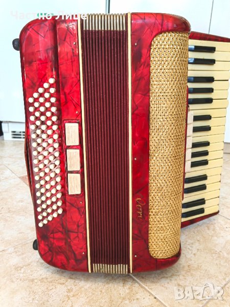 Супер Качествен Немски Акордеон Weltmeister Corona 80 баса с Прекрасен Звук, снимка 1