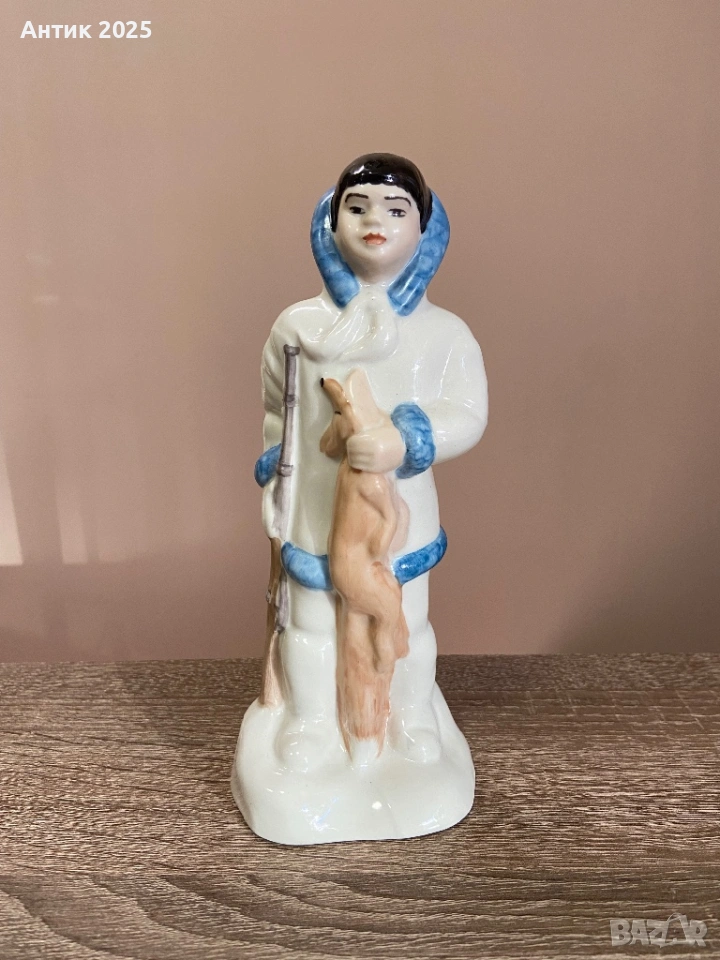 Винтидж порцеланова статуетка „Северен ловец с лисица“, СССР, снимка 1