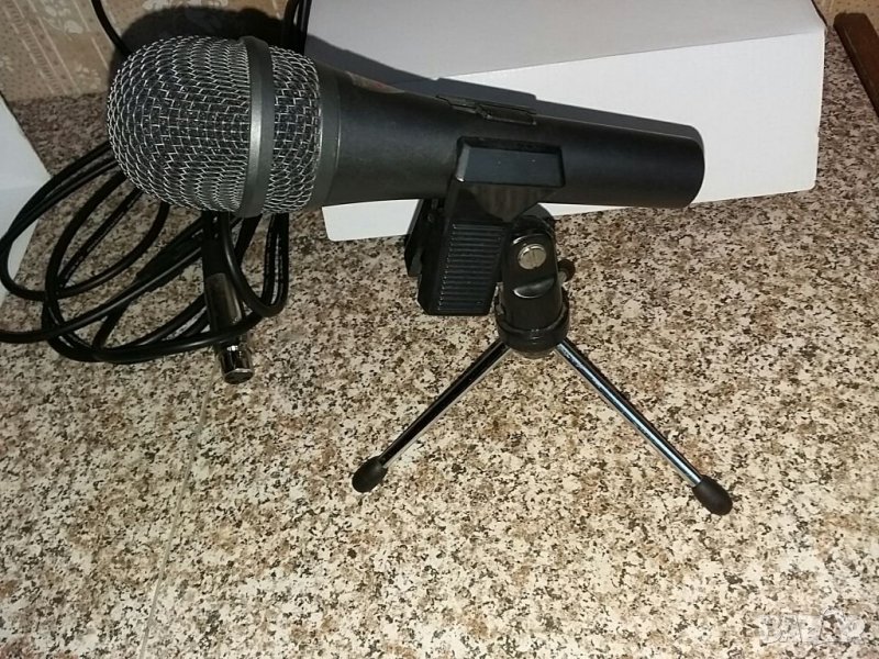 Микрофон, кабел и стойка-тринога, снимка 1