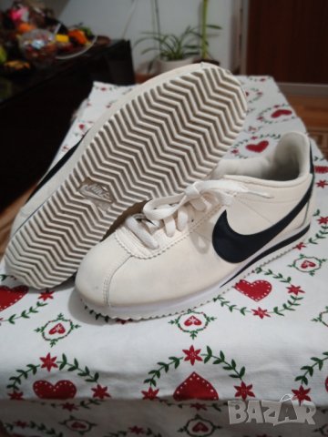 Nike Classic Cortez, снимка 5 - Маратонки - 31150667