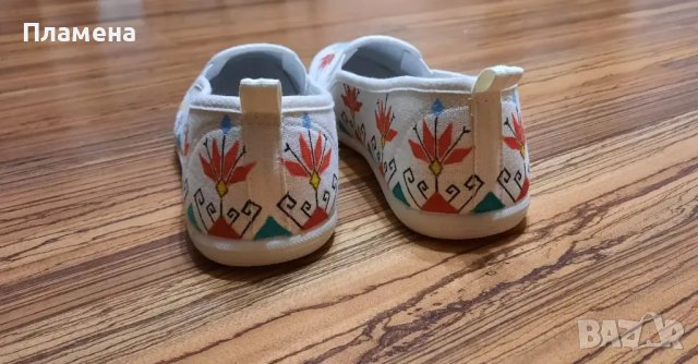 Ръчно рисувани обувки с шевицо