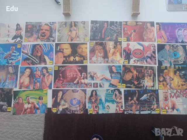 Продавам и разменям листчета с кечисти от WWF WWE
