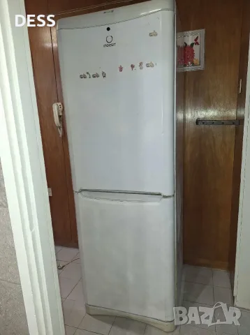 Хладилник с фризер INDESIT - Работи, за вила / гараж 
