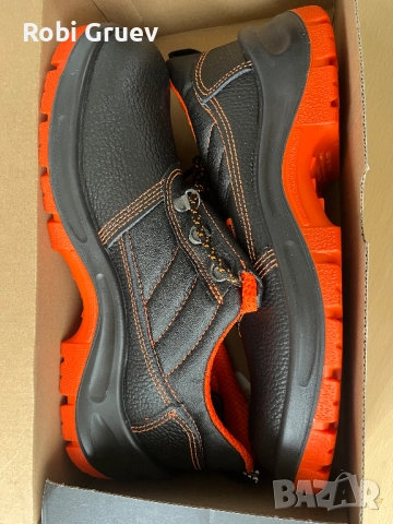 Чисто нови работни обувки италиански