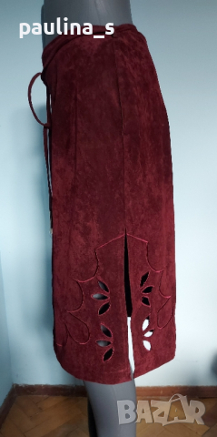 Червена велурена пола с бродерии / Турция , снимка 2 - Поли - 44585796