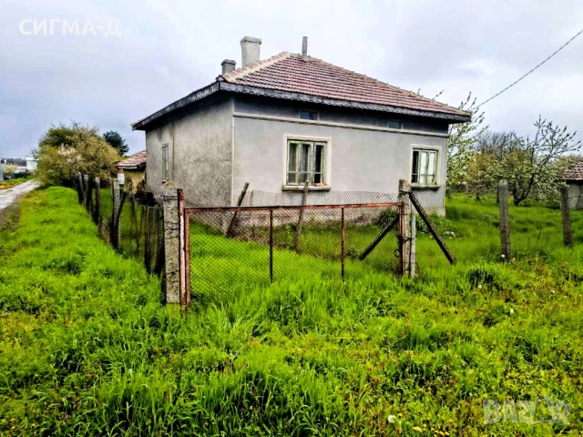 Къща голям двор в с. Пленемир , снимка 2 - Къщи - 52562625