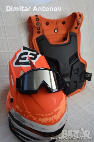 Продавам кросова каска Bogoto и награден протектор O'Neal комплект 