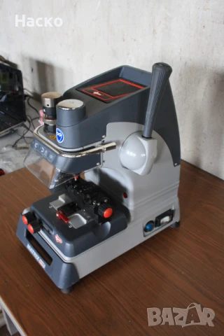 ямкова ключарска машина Silca Matrix Evo S, снимка 4 - Други машини и части - 50617718