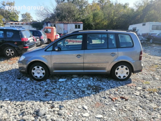 Лек автомобил Volkswagen Touran 1.4 TSI, снимка 6 - Автомобили и джипове - 52023980