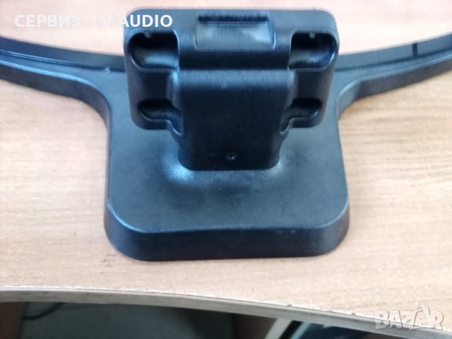 Стойка за телевизор HITACHI 32HЕ4000, снимка 2 - Стойки, 3D очила, аксесоари - 30974181