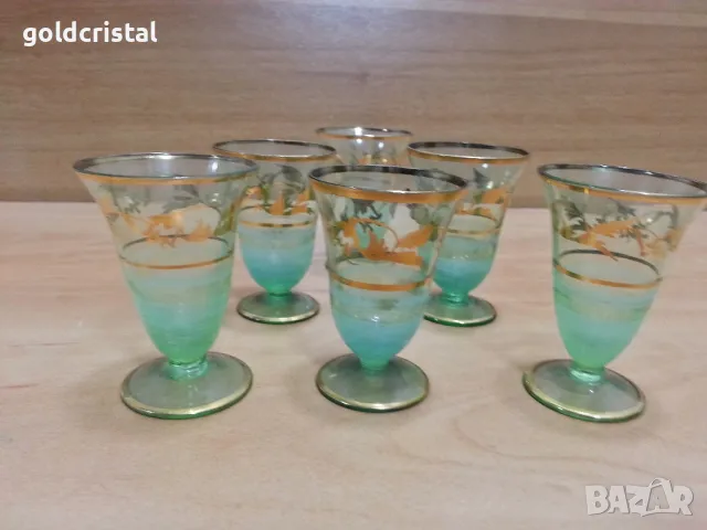стари стъклени чаши чашки