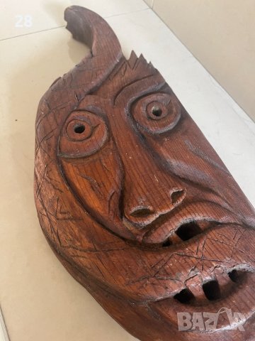 Дървена маска стара ръчно изработена