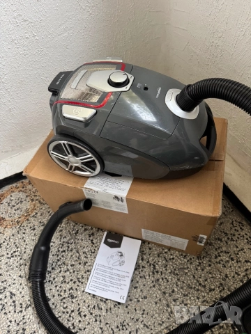 Прахосмукачка с Торба AmazonBasics B07D43B982 700W, с HEPA Филтър!, снимка 4 - Прахосмукачки - 52505864