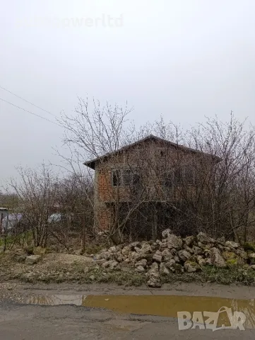 Двуетажна къща  в село Стожер с двор, снимка 2 - Къщи - 48922389