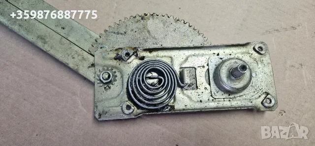 Стъклоповдигач Урал Стъкло Десен , снимка 2 - Части - 48523984