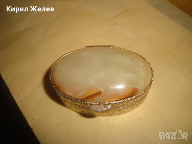 ПОЗЛАТЕНА СТИЛНО ОРНАМЕНТИРАНА КУТИЙКА за БИЖУТА илиДРУГО с КАПАЧЕ от НАТУРАЛЕН МРАМОРЕН ОНИКС 29077, снимка 10 - Други ценни предмети - 38152445