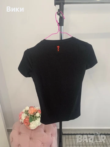 Оригинална тениска Guess, размер М, подходяща и за S, снимка 4 - Тениски - 50593680