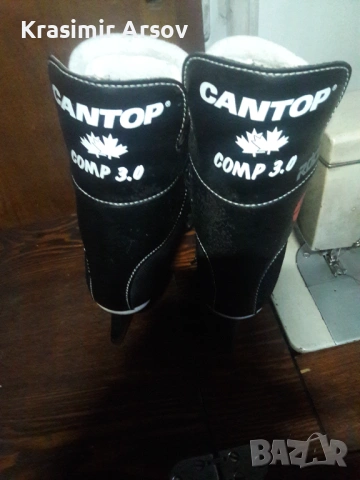 Продавам хокейни кьнки( оргинални)