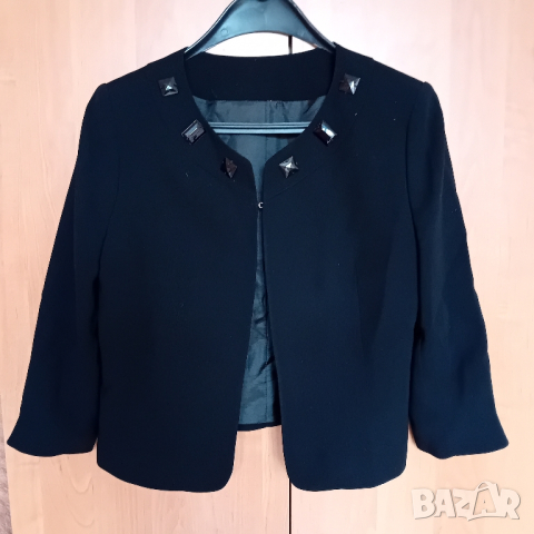 Късо сако с черни камъни, снимка 1