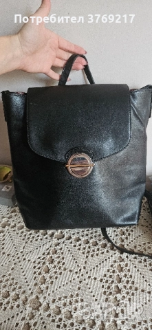 черна раница 