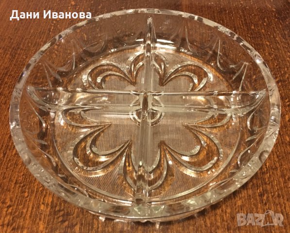 Кръгла кристална ордьовърна чиния с 4 отделения, снимка 1 - Чинии - 31377922