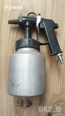 Песакоструен пистолет с долно казанче