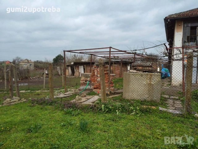 Продавам Дворно Място 3397кв.м с Масивна Стара Къща 60кв.м и Стопански Постройки, снимка 2 - Къщи - 54058151