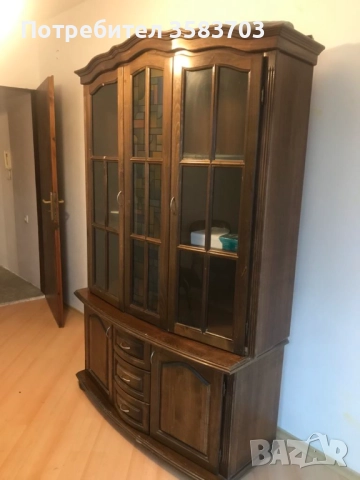 Масивен много красив и запазен бюфет-витрина, снимка 2 - Бюфети - 52368188
