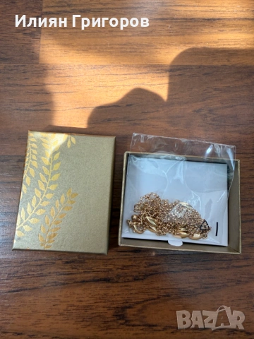 Колие Avon Maxima в златист цвят, снимка 2 - Колиета, медальони, синджири - 54295029