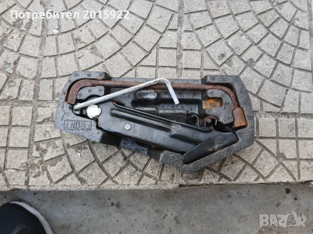 Оригинален крик ключ и кука за Toyota.Aygo.citroen-c1.pegeuot.107. yaris.