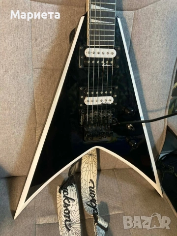 Електрическа Китара Jackson JS32 King V AH Black with White Bevels