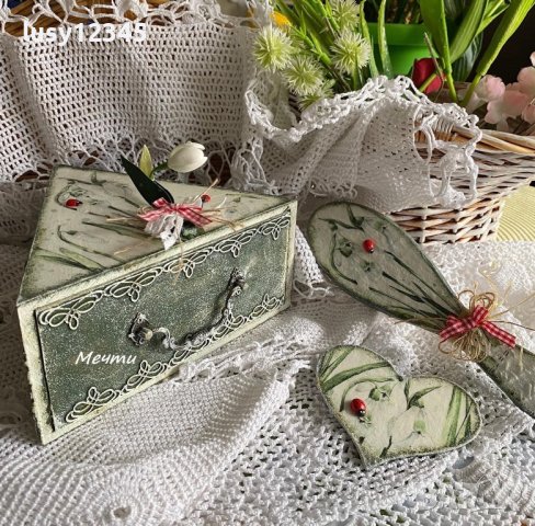 Триъгълна кутия-Пролетни кокичета!, снимка 2 - Декорация за дома - 44458439