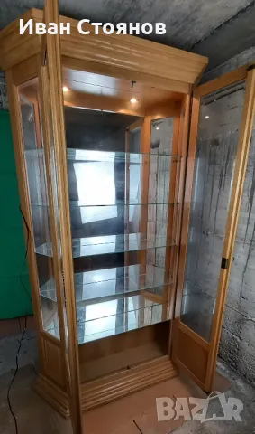 Дъбова витрина с огледало и осветление., снимка 5 - Секции и витрини - 49379209