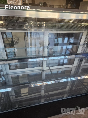 Хладилна сладкарска витрина, голям размер, 3 рафта, Cubigel компресор , снимка 3 - Хладилни витрини и фризери - 54109429