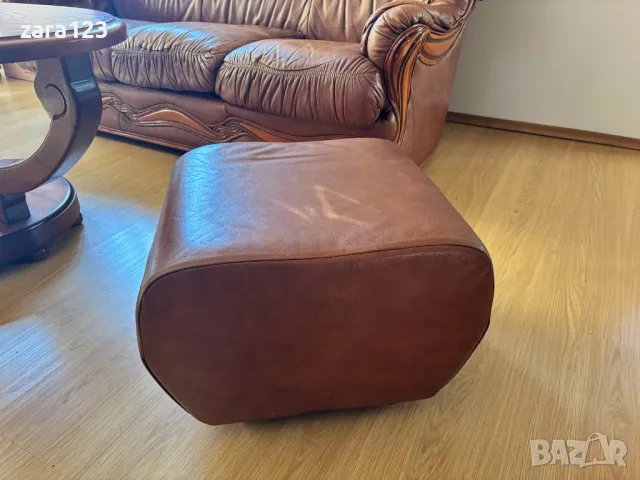 Кожени дивани 2ка и 3ка + табуретка, снимка 9 - Дивани и мека мебел - 49438593