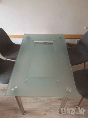 Продавам стъклена трапезна маса Аманда - Виденов с 4 стола JONSTR Jusk, снимка 2 - Маси - 53256821