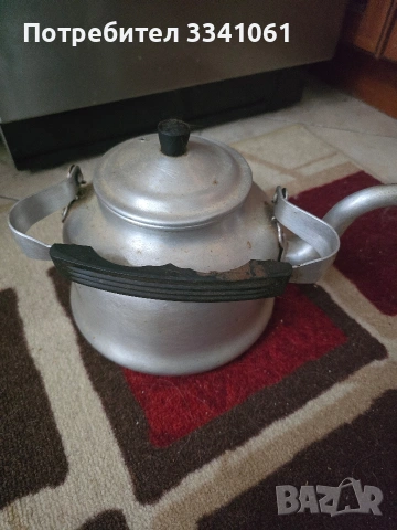 Стар алуминиев чайник 