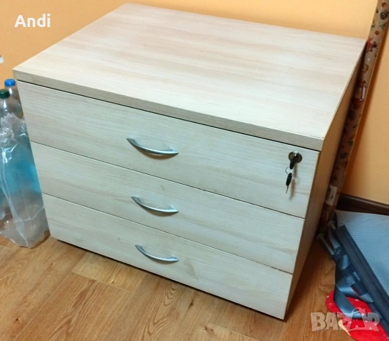 Офис шкаф - шкафче с 3 чекмеджета и ключалка 68/50/55см