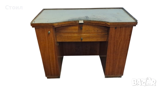 Бижутерска работна маса с клинче. Размери 127см/62см/94см (Ш/Д/В)