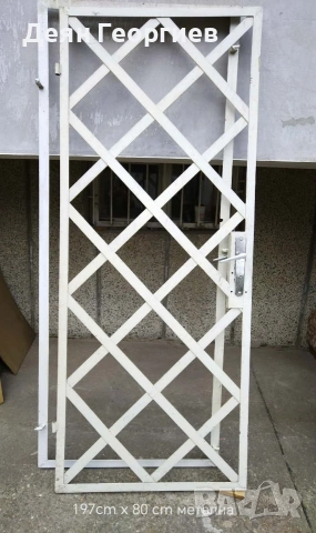 Продавам дървена и метална врата