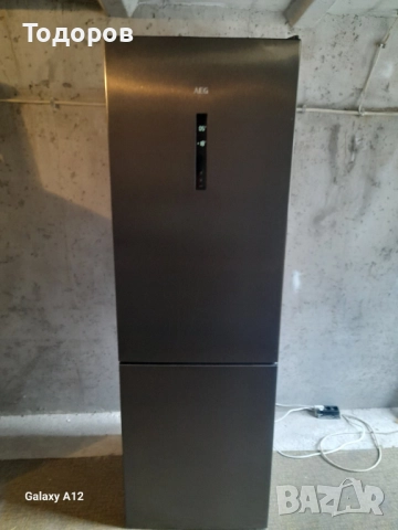 Хладилник с фризер AEG, RCB732E5MB, NoFrost , снимка 1