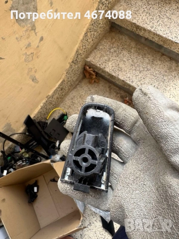 Малката неподвижна част на външната дръжка на врата на Range Rover Evoque само за 30лв. BJ32-224A44, снимка 3 - Части - 52743213