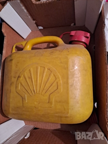 Пластмасова туба с капачка