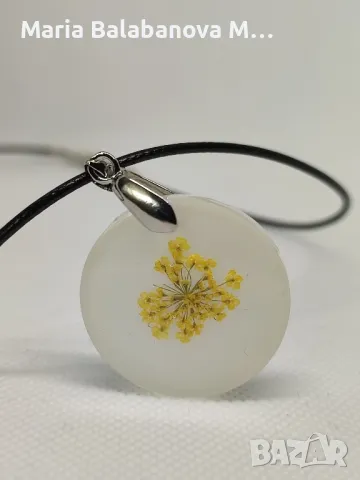 Колиета от епоксидна смола и естествени цветя , снимка 4 - Колиета, медальони, синджири - 48660110