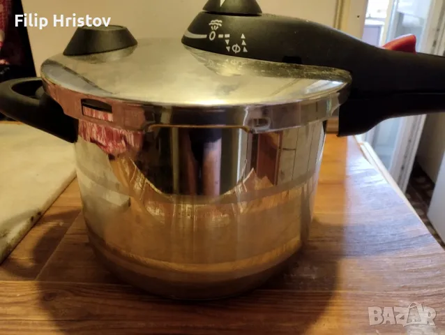 Тенджера под налягане 6 литра, снимка 1 - Съдове за готвене - 49779656