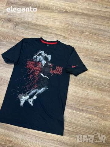 Оригинална мъжка тениска Nike  King LEBRON JAMES Shatter Glass Dunking Graphic , S размер, снимка 2 - Тениски - 54219949